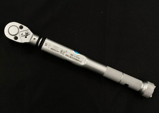 Click Type Torque Release Handheld Torque Measuring Tool 1/2 Inch Drive Size Performance Ensuring Consistent Torque Results