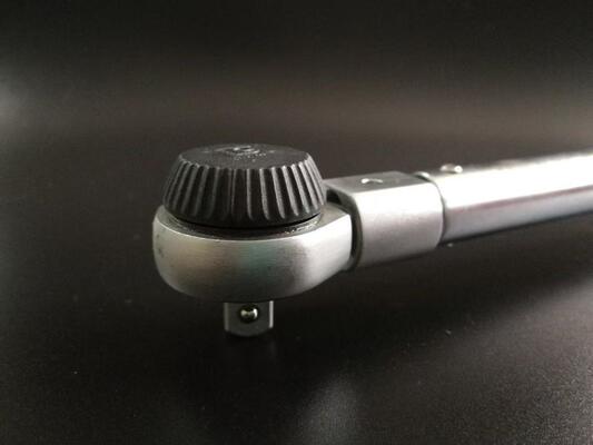 Nm Measurement Units Dual Scale Torque Wrench With Non Slip Grip Click Type Torque Release Locking Mechanism Perfect Accurate Torque Control Tasks